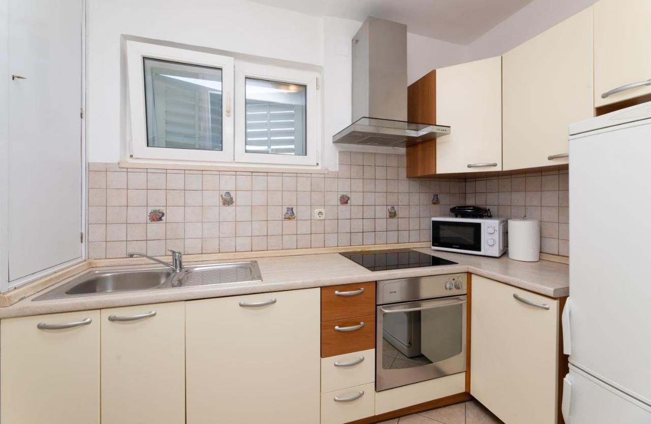 Apartment Nona - Center, 150 Meters From The Beach Supetar Exterior foto