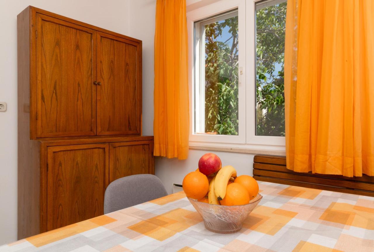 Apartment Nona - Center, 150 Meters From The Beach Supetar Exterior foto
